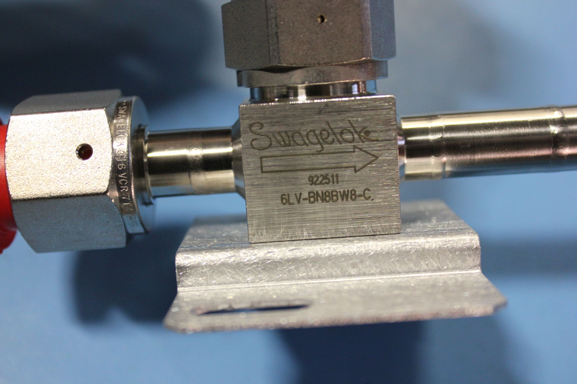 NEW SWAGELOK STAINLESS STEEL SEALED BELLOWS VALVES. - Image 3 of 7