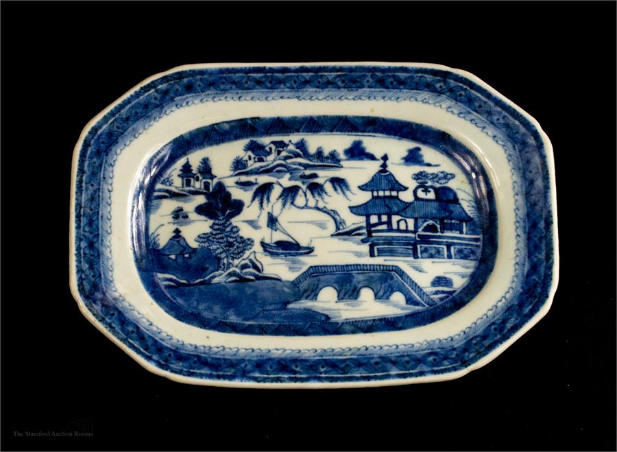 A Chinese blue and white octagonal dish, early 19t