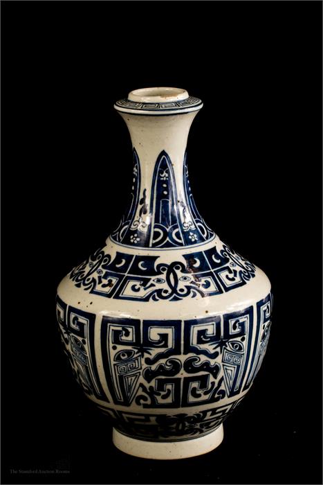 A Chinese blue and white vase.