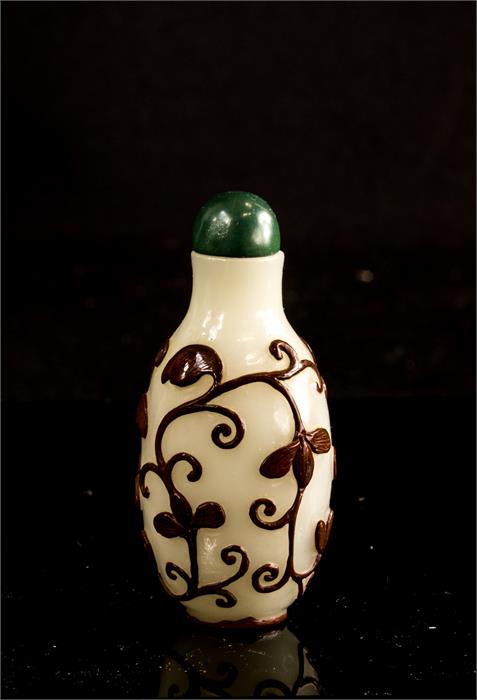 A Chinese snuff/scent bottle with scrollwork decor