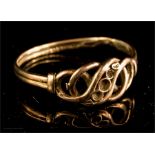 A 9ct gold ring, size O, 1.3g.