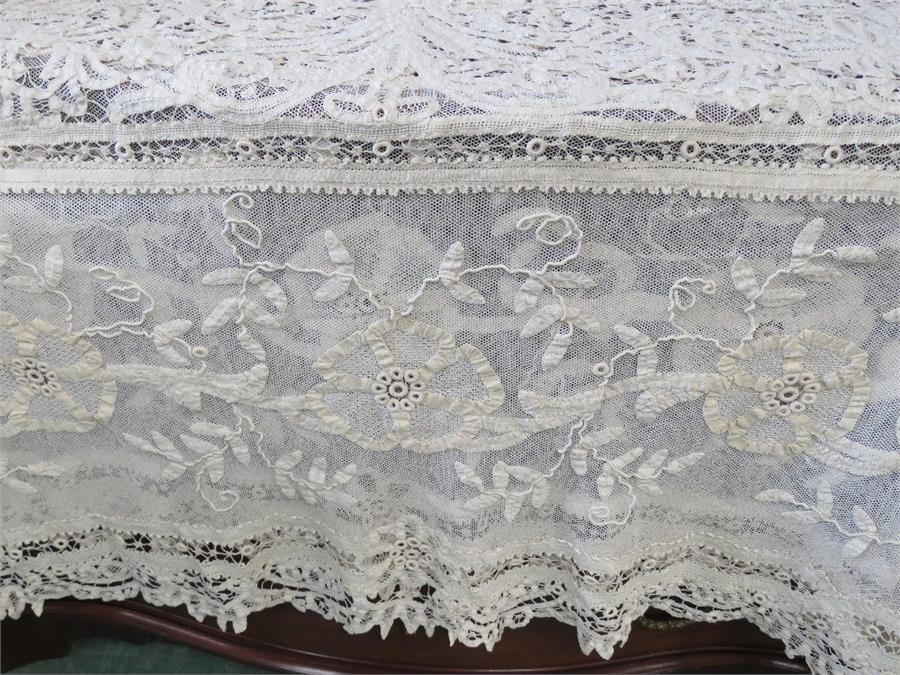 A handmade lace bedspread with matching pillow cov - Image 4 of 4