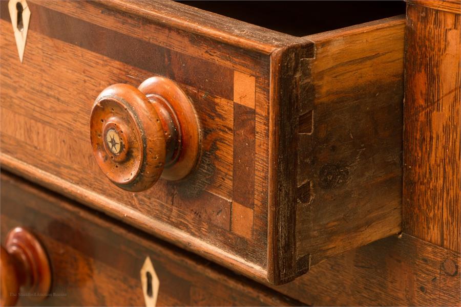 A Georgian oak dresser, the enclosed rack with three shelves above drawers inlaid with decoration. - Image 3 of 9