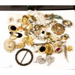 A quantity of jewellery to include brooches, clip on earrings, necklaces etc.