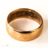 A 9ct gold wedding band, size M, 3.1g.