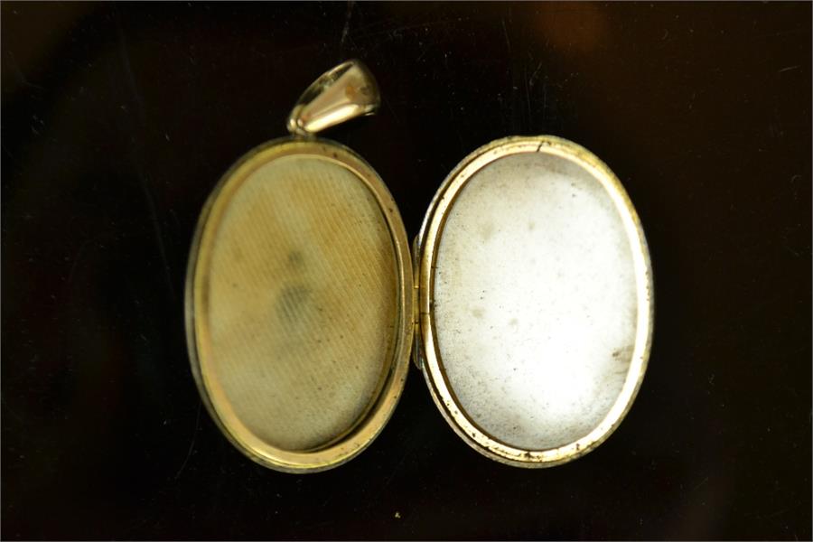 A 9ct gold, seed pearl and enamel locket, 12.4g. - Bild 3 aus 3