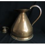 A large copper 2 gallon measure 41 cm high, and a ¼ copper measure.