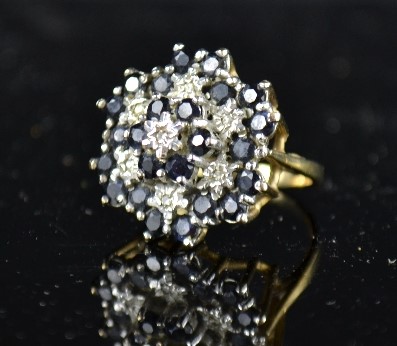 A 9ct gold dress ring, 4.8g.