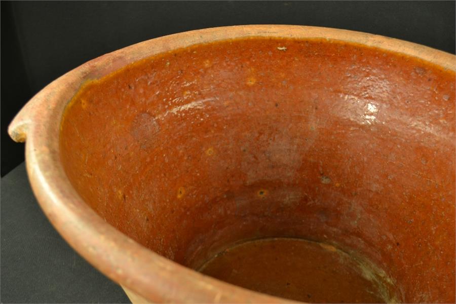 A large teracotta bowl, possibly 18th century, 26cm diameter. - Bild 2 aus 2