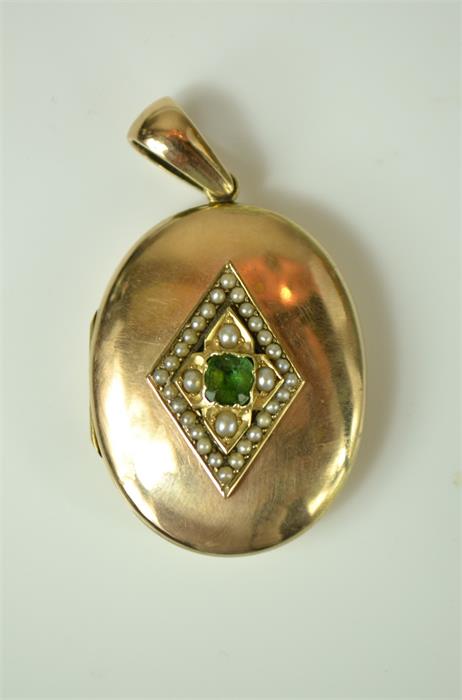 A 9ct gold, seed pearl and enamel locket, 12.4g. - Bild 2 aus 3