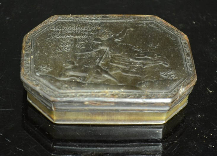 An 18th century horn box with canted corners, pressed classical scene The Love Story of Pyramus