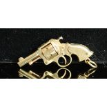 A 9ct gold pendant in the form of a pistol, 6.62g.