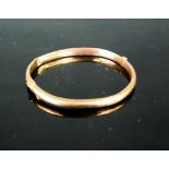 A 9ct gold bangle engraved with decoration, 6.1g.