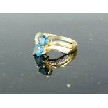 A 9ct gold ring with twin blue stones.