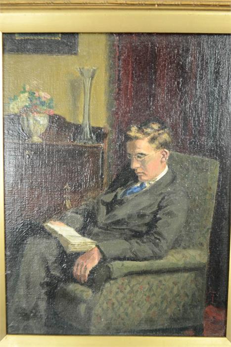 An oil on board, portrait of a Gentlemen seated and reading. - Bild 2 aus 2