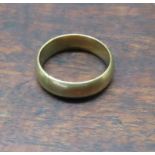 A yellow metal wedding band, unmarked, 3.5g.