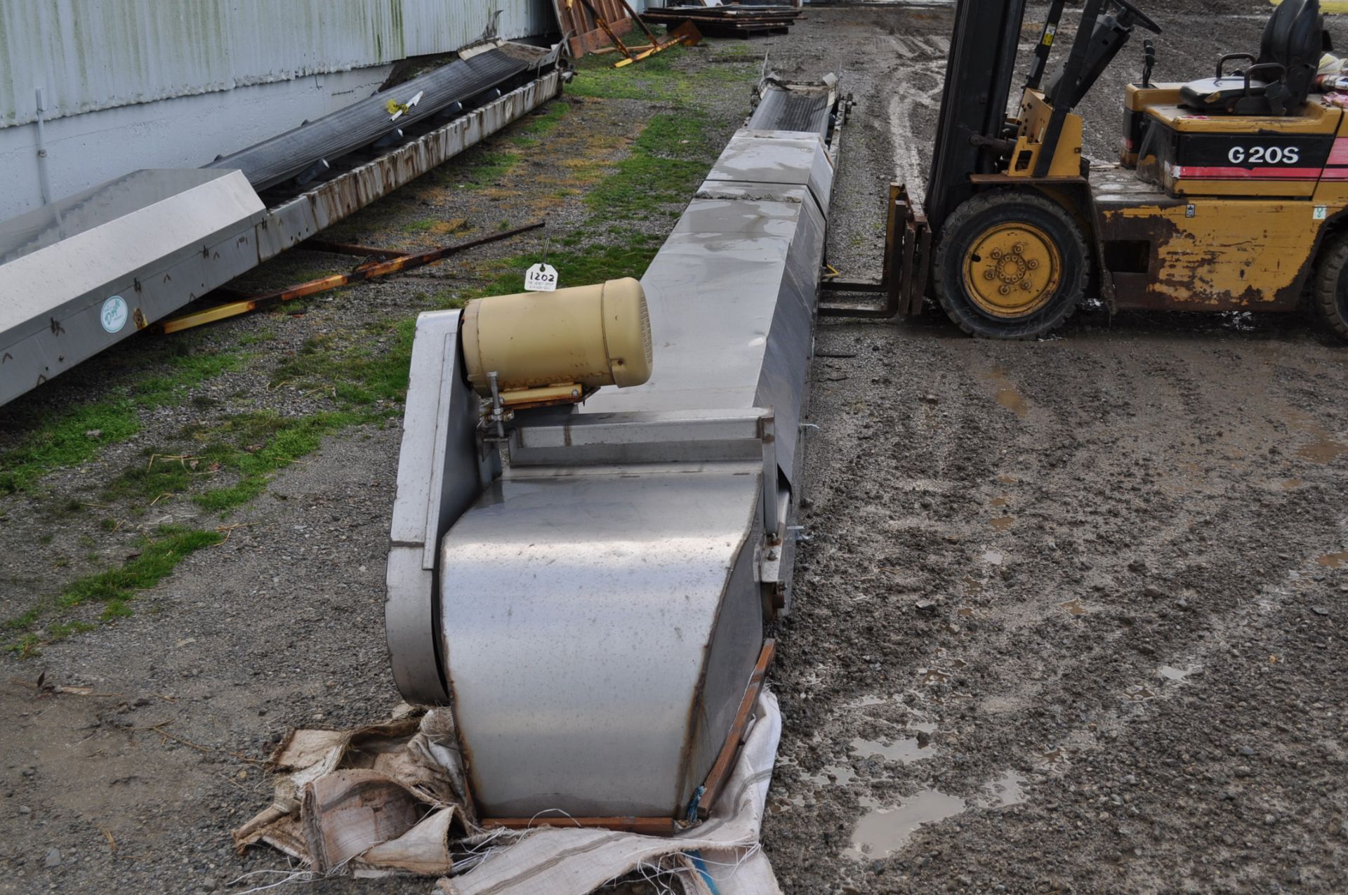 34' Doyle SS fertilizer conveyor, 21" belt, 10 hp, 3 phase, steel A frame stand - Image 2 of 9