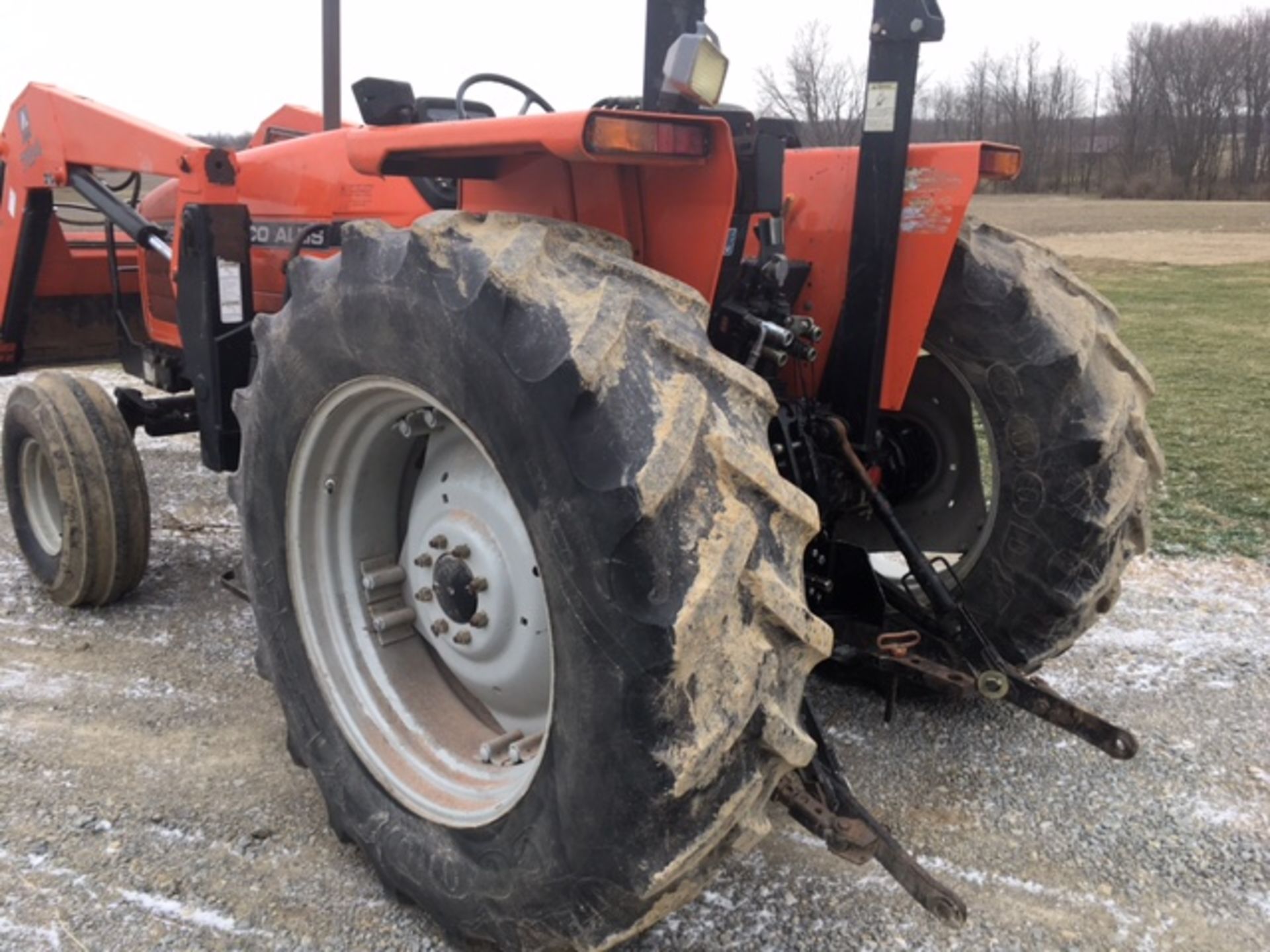 Agco Allis 8745 Tractor w/ Agco 784 Loader, 6’ bucket and bale spear, ROPS, shuttle shift, 3pt., 2 - Bild 5 aus 9