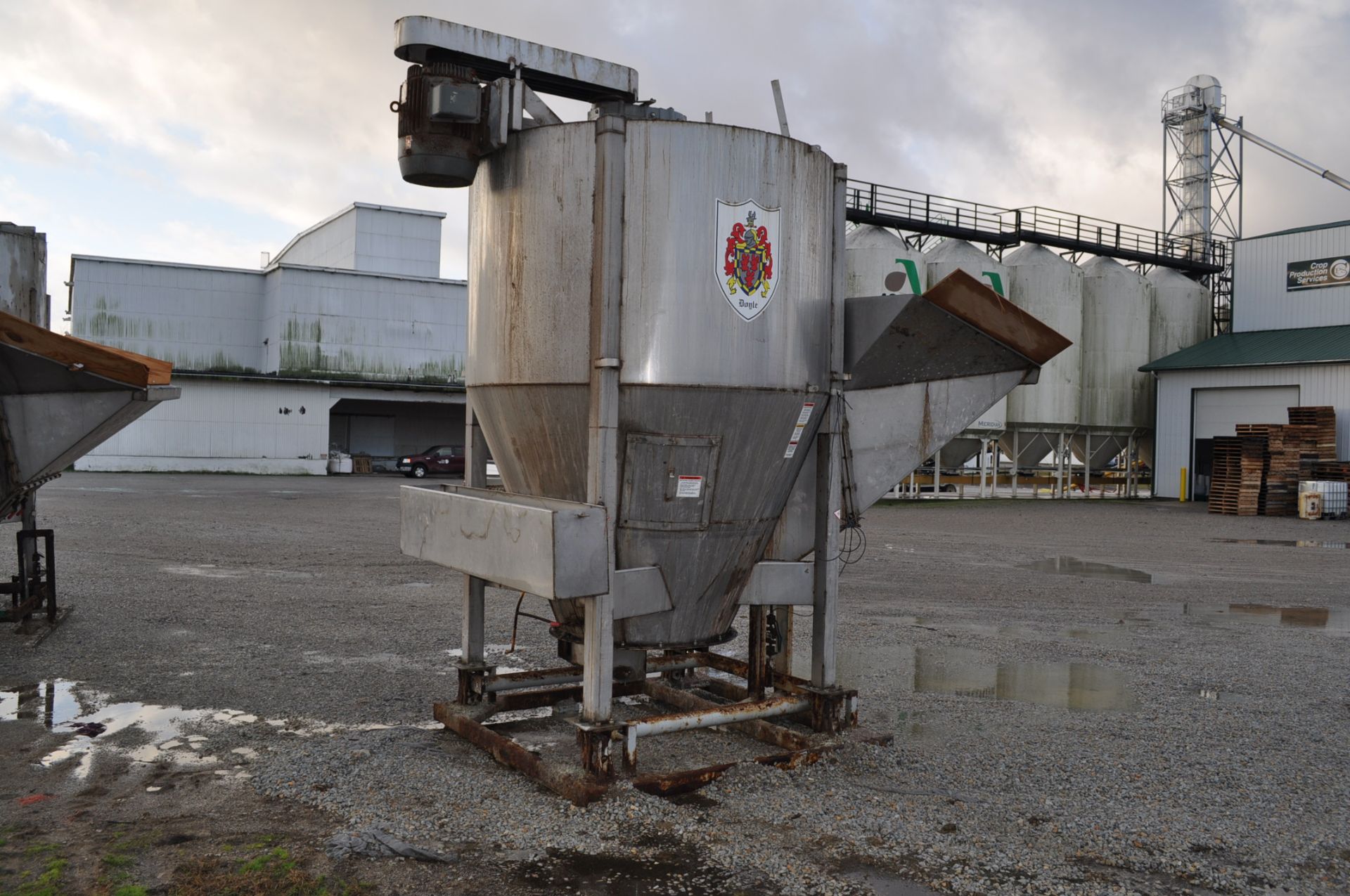 Doyle 8 ton SS vertical blender, 40 hp, 3 phase, scales, steel stand - Image 6 of 19