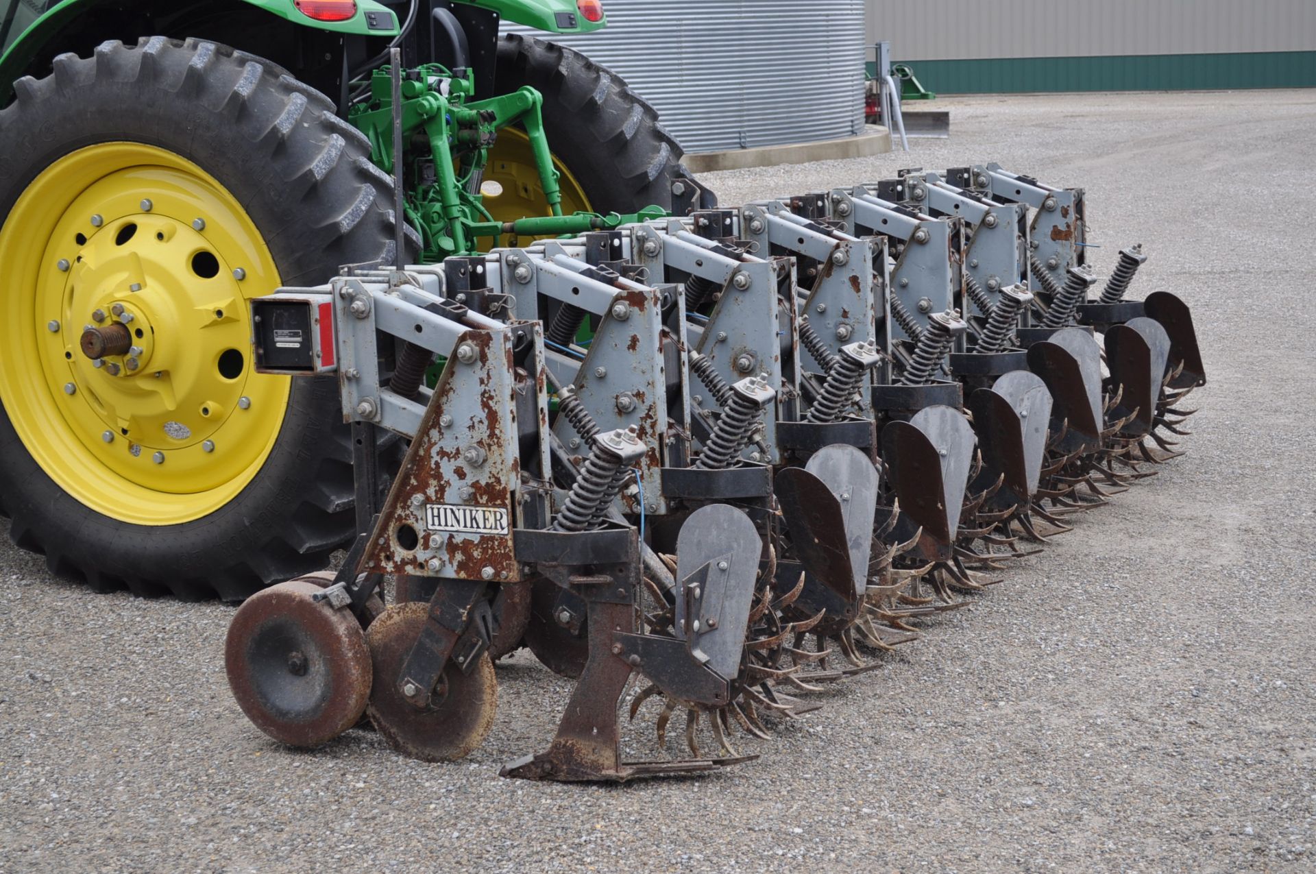 1994 Hiniker Econ-O-till no till row crop cultivator/ridge tiller, 6 row, 3 point hitch, paralell - Image 4 of 11