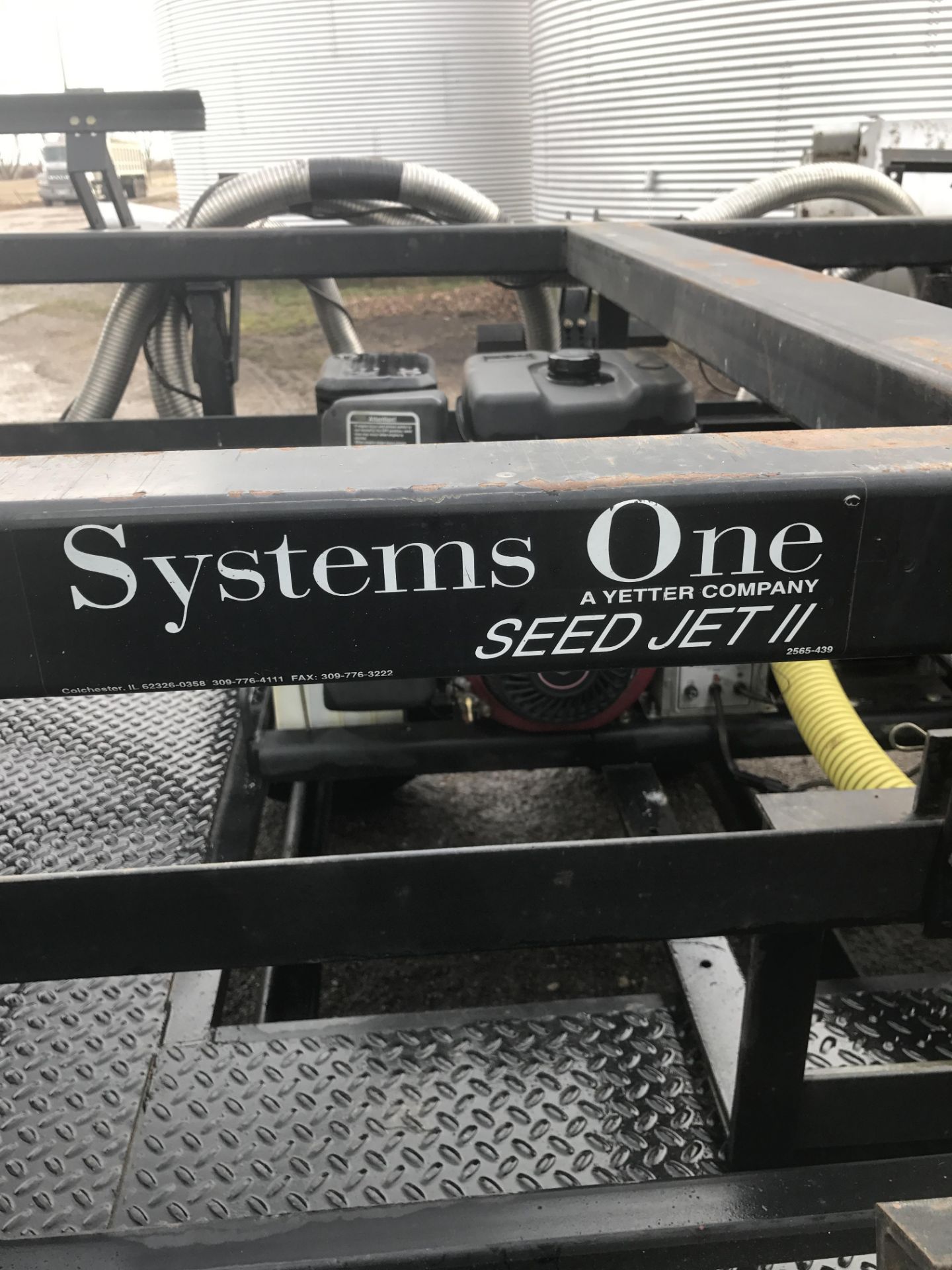 Yetter System One seed tender, Seed Jet II, holds 2 proboxes, 11 hp electric start Briggs & - Bild 5 aus 7