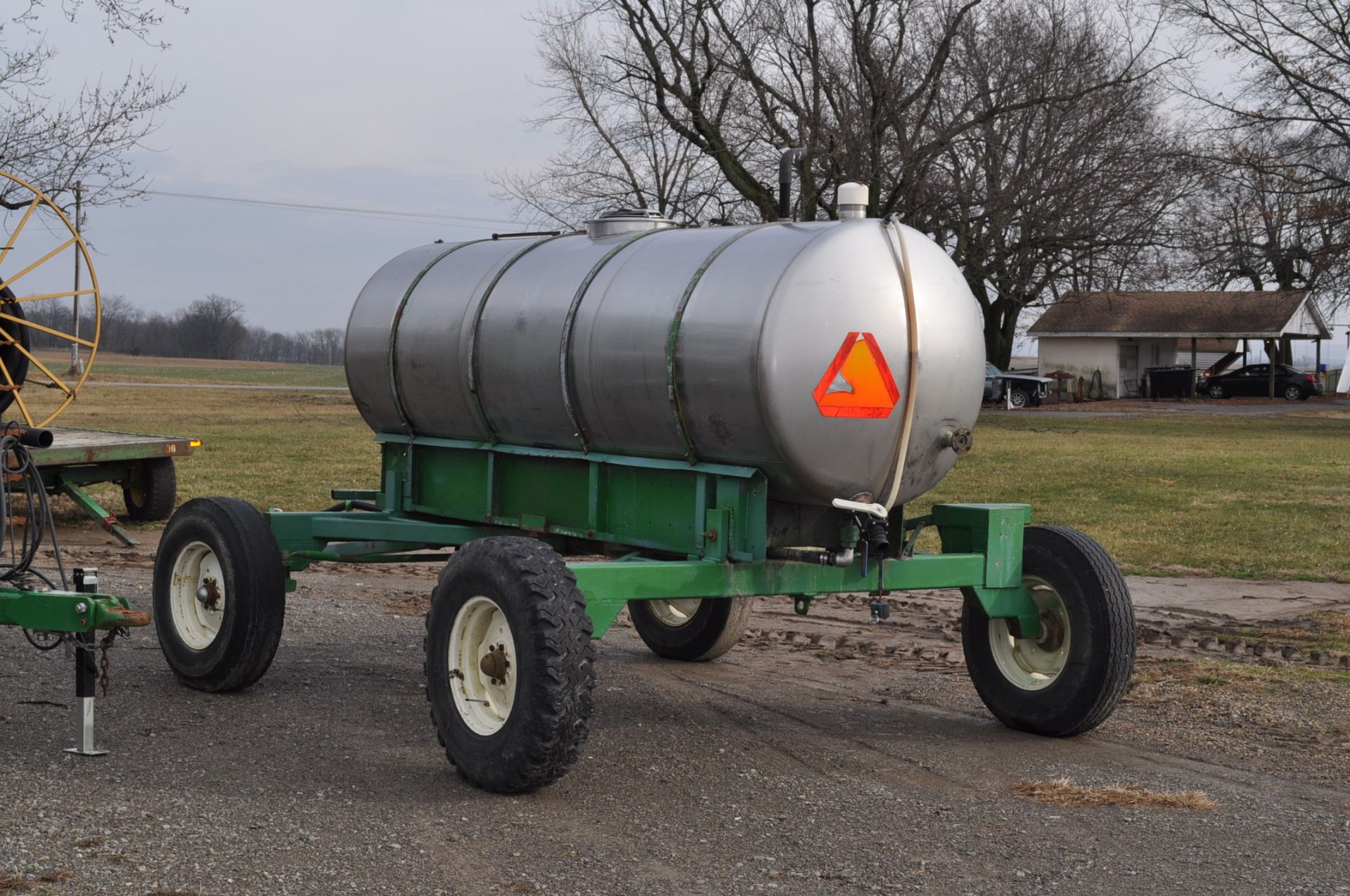1200 gallon SS tank of running gear, 10' axle, 9.00-20 tires, front steering, extentable tounge, 9. - Image 7 of 8