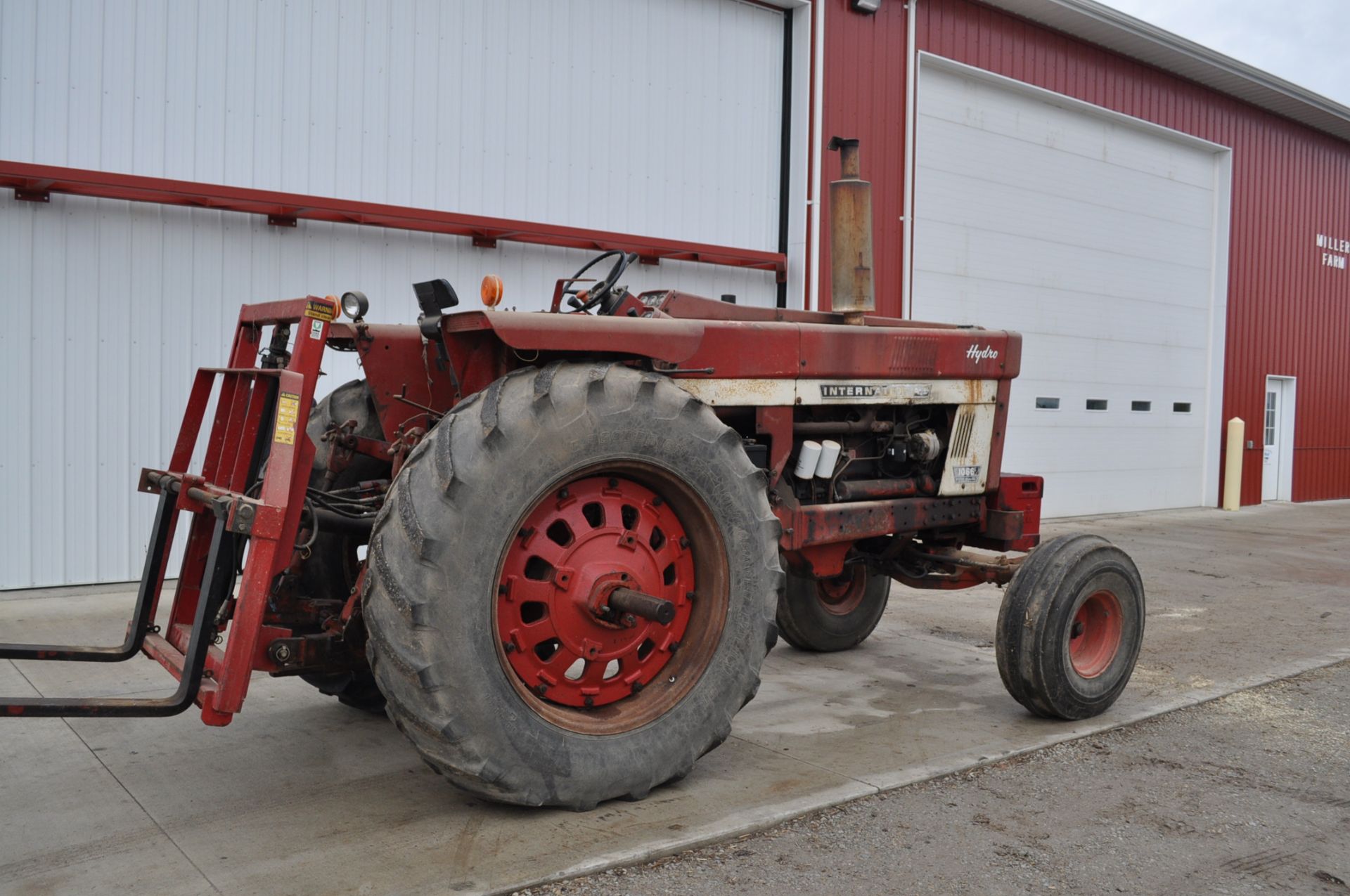 1066 Hydro, 2wd, open station, 3128 hrs since overhaul, 3 point hitch, 540/1000 dual PTO, 2 remotes, - Image 3 of 19