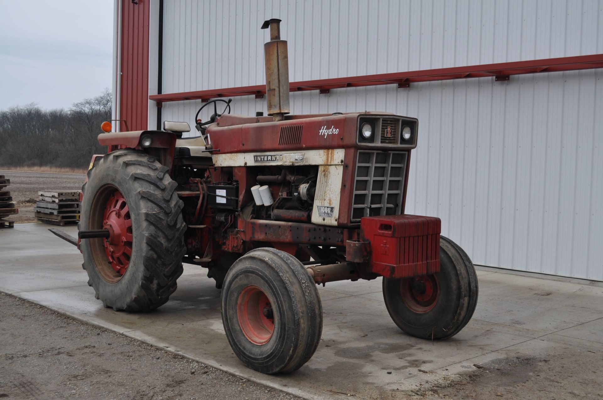 1066 Hydro, 2wd, open station, 3128 hrs since overhaul, 3 point hitch, 540/1000 dual PTO, 2 remotes, - Image 5 of 19