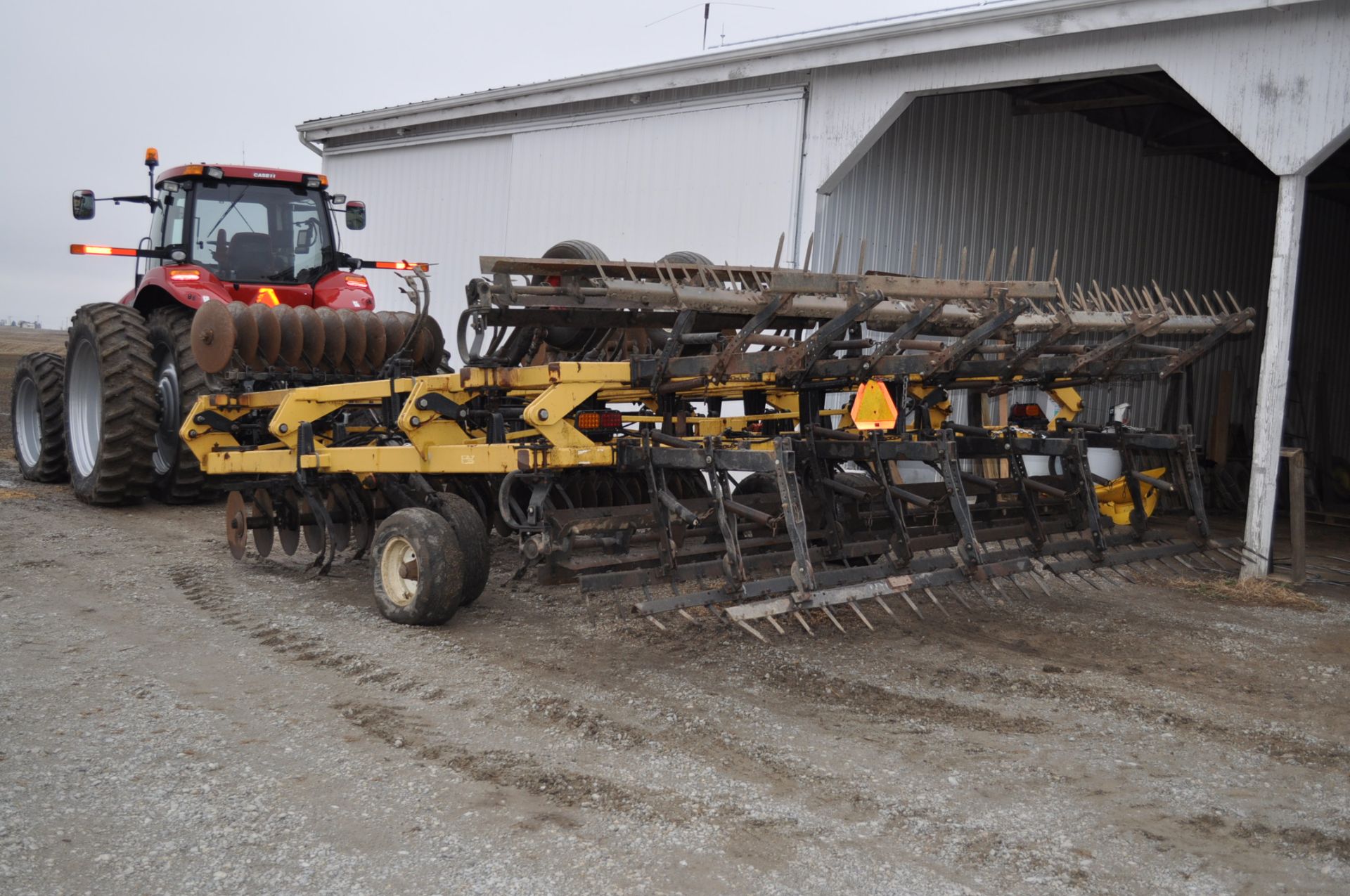 30' Landoll Tilloll flat fold soil finisher, 20" front disc, spring shank, chopping reel, 3 bar - Image 2 of 15