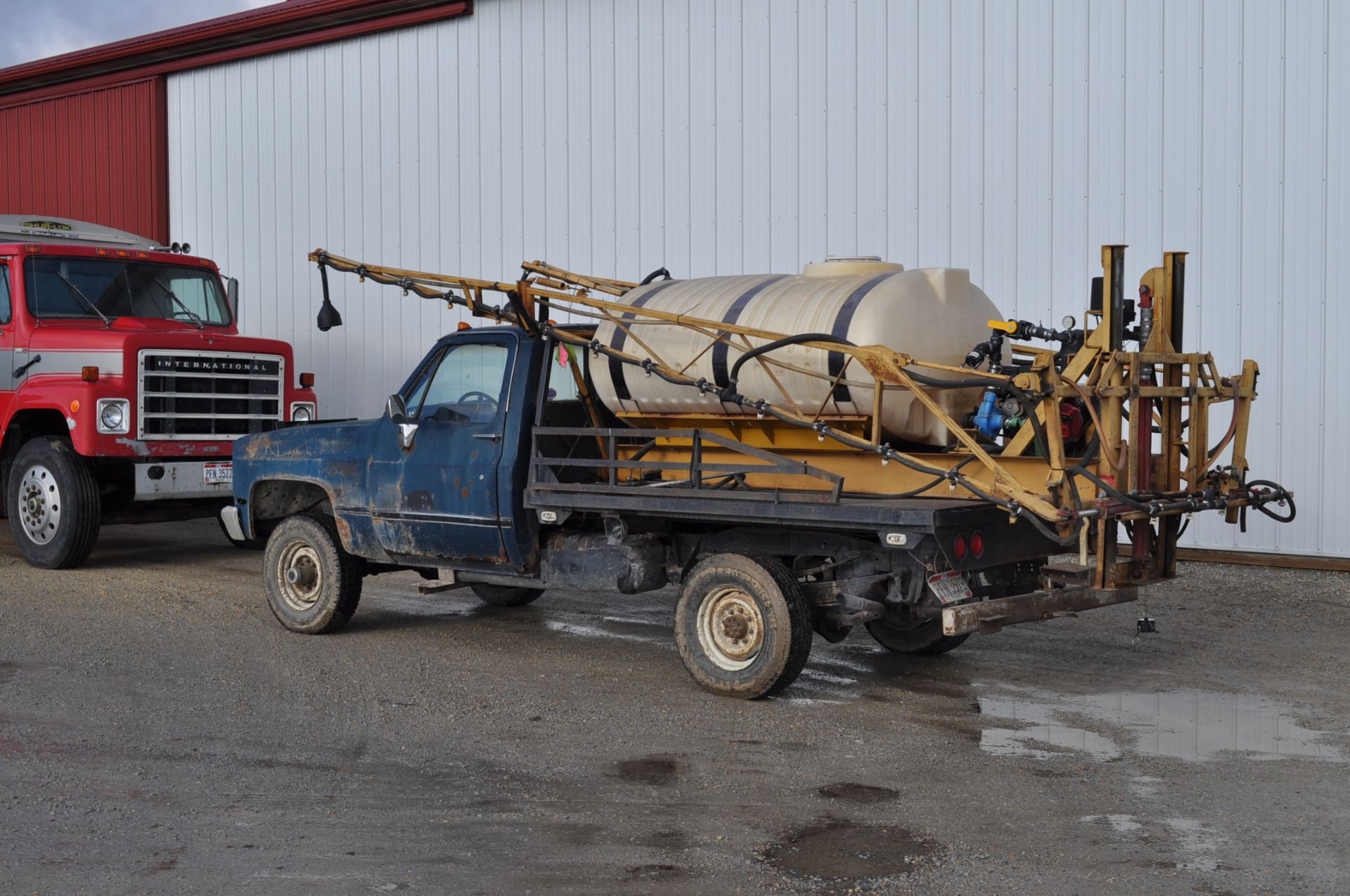 1985 1 ton Chevy pickup truck, flatbed with 400 gal skid sprayer, 40' booms, elec over hyd, 350 - Image 20 of 25