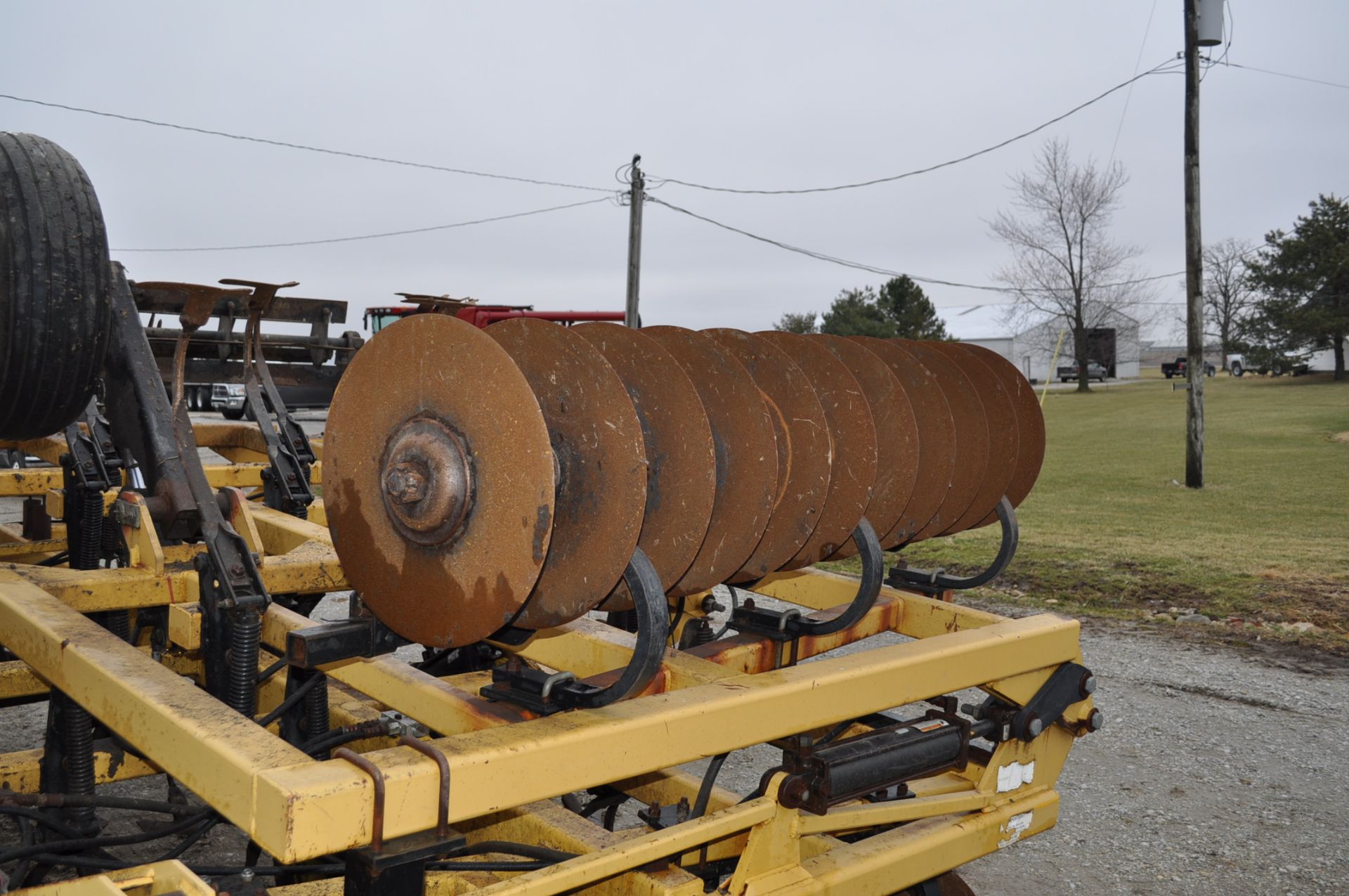 30' Landoll Tilloll flat fold soil finisher, 20" front disc, spring shank, chopping reel, 3 bar - Image 13 of 15