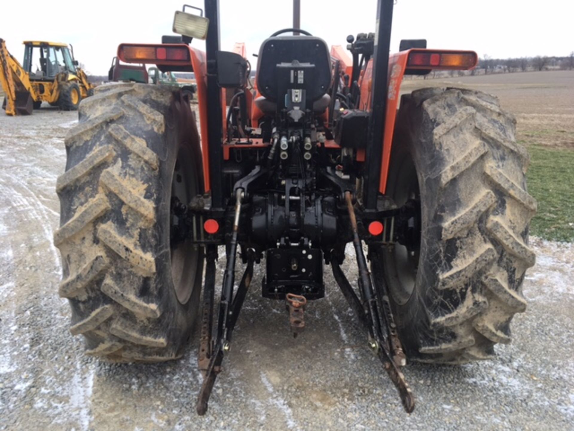 Agco Allis 8745 Tractor w/ Agco 784 Loader, 6’ bucket and bale spear, ROPS, shuttle shift, 3pt., 2 - Bild 6 aus 9
