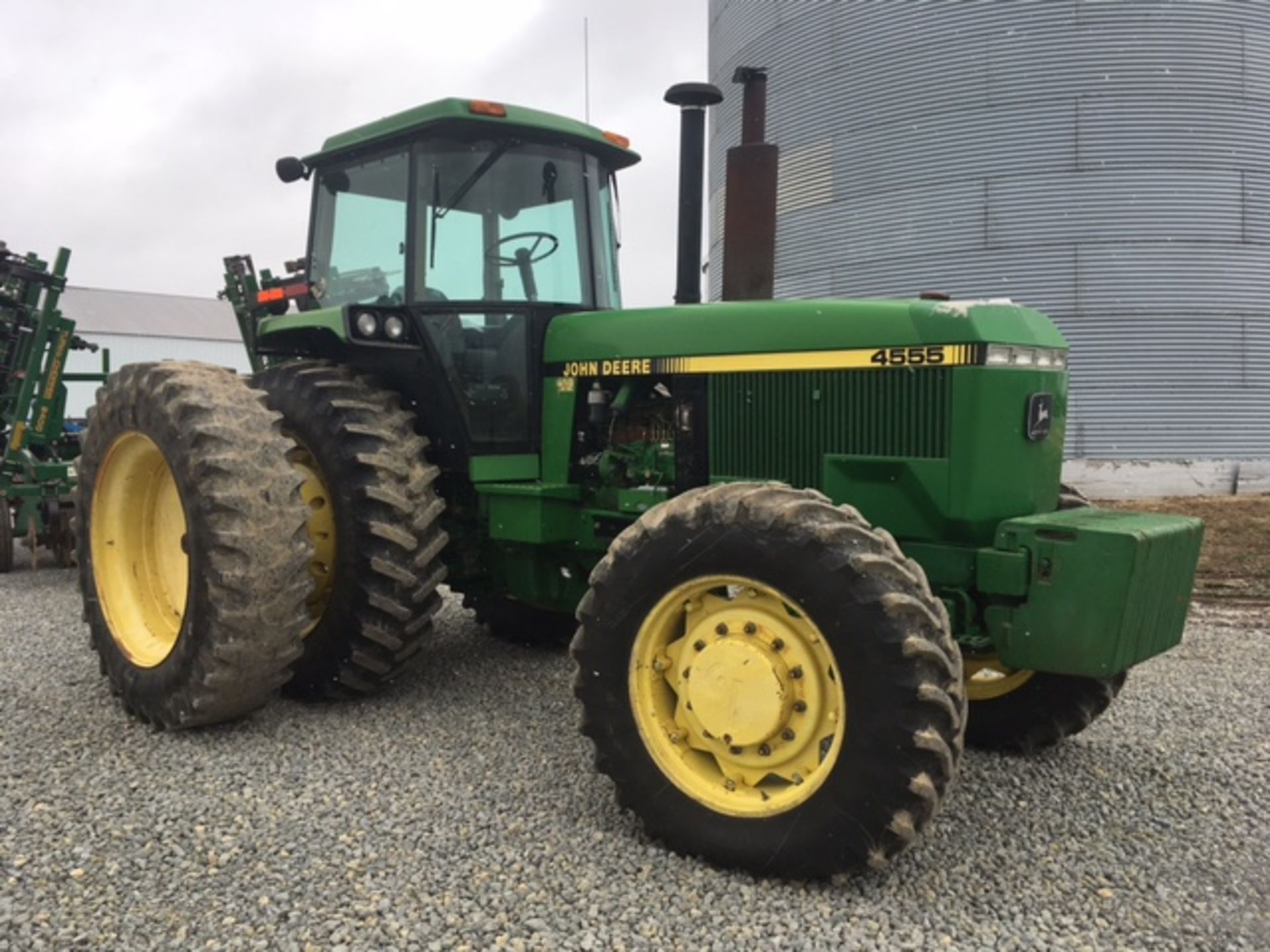 John Deere 4555 Tractor, MFWD, weights, duals, 15 speed powershift, 3pt., 3 hyd. remotes, big 1000 - Image 8 of 13