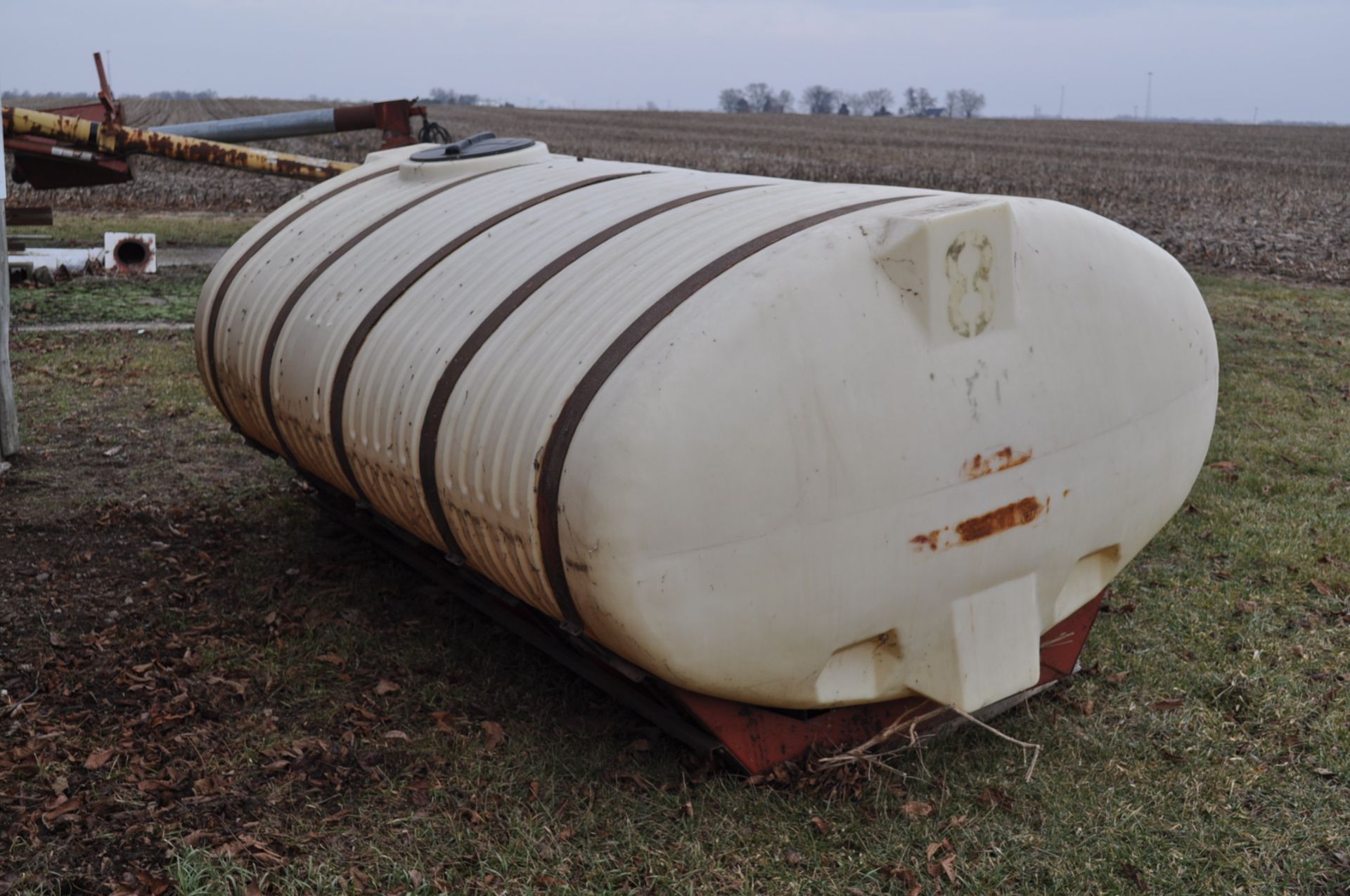 1600 gallon poly eleptical tank on steel cradle, 3" fitting - Image 4 of 5