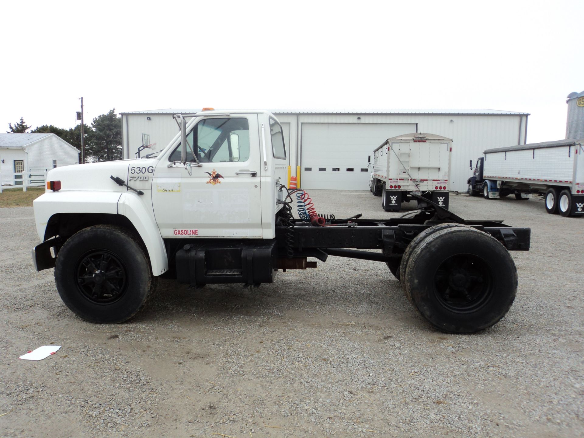 1992 Ford F700 single axle semi, 96,000 miles, 429 gas V-8, Allison Automatic, air brakes - Image 4 of 10