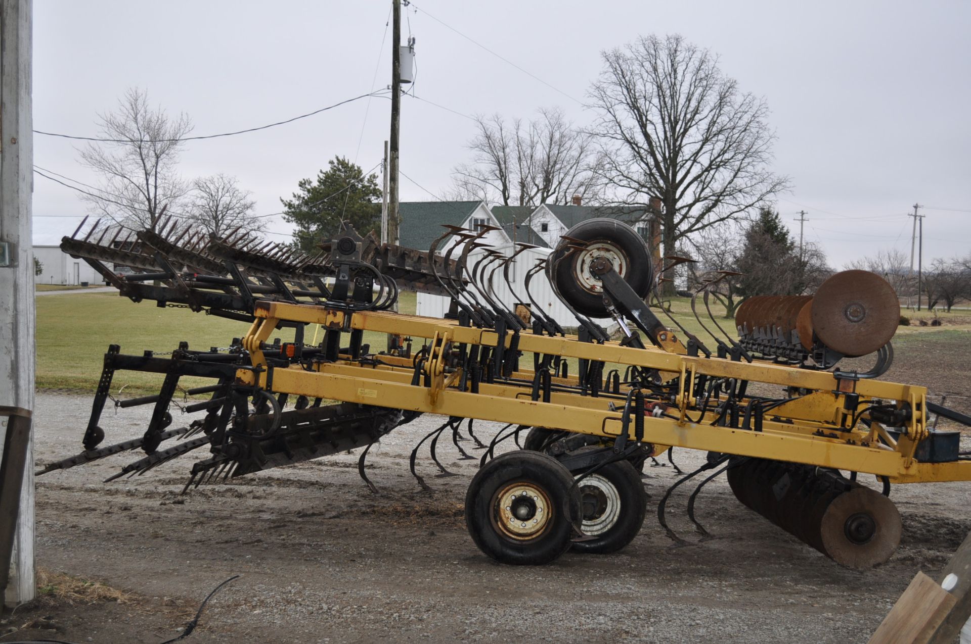 30' Landoll Tilloll flat fold soil finisher, 20" front disc, spring shank, chopping reel, 3 bar - Image 5 of 15