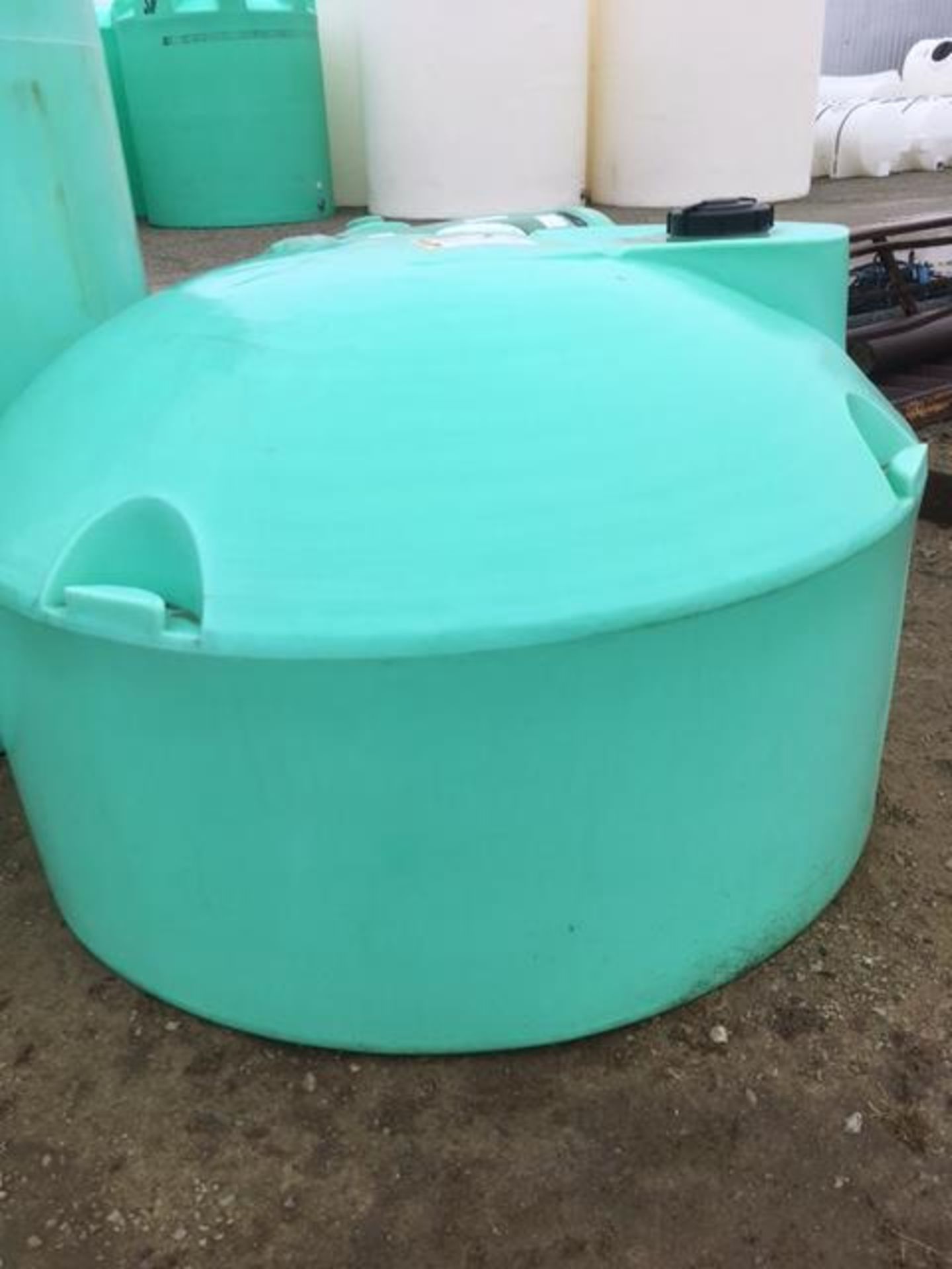 1,100 gallon Vertical poly tank