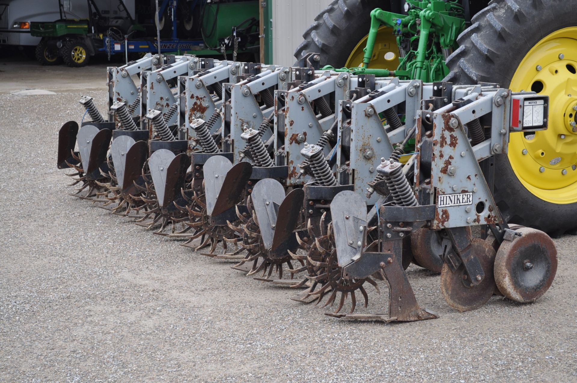 1994 Hiniker Econ-O-till no till row crop cultivator/ridge tiller, 6 row, 3 point hitch, paralell - Image 2 of 11