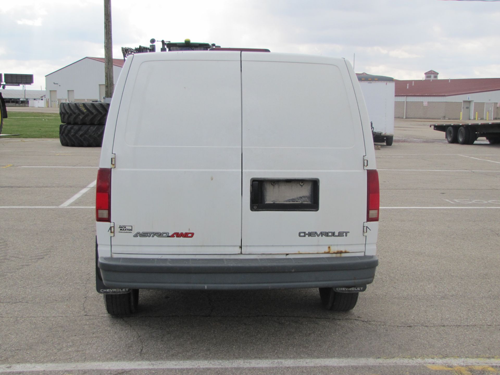 2004 Chevy Astro cargo van, 358,920 miles, 2wd, gas, auto, power windows, power locks - Image 4 of 19