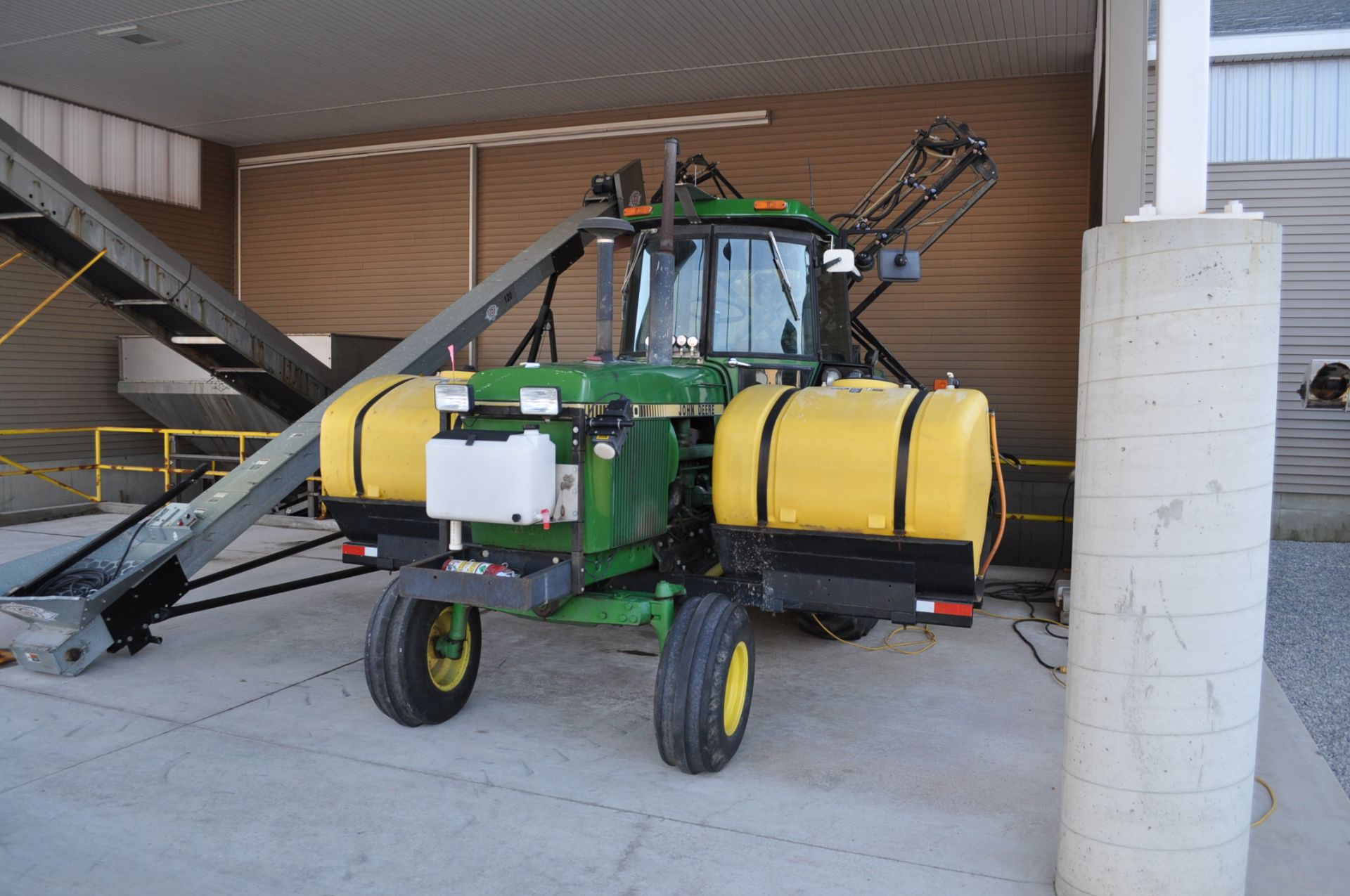 John Deere 4240 tractor, 3-pt, PTO, 3-hyd. remotes, quad range, 16.9-38 rear tires, w/ Demco x- - Image 20 of 20