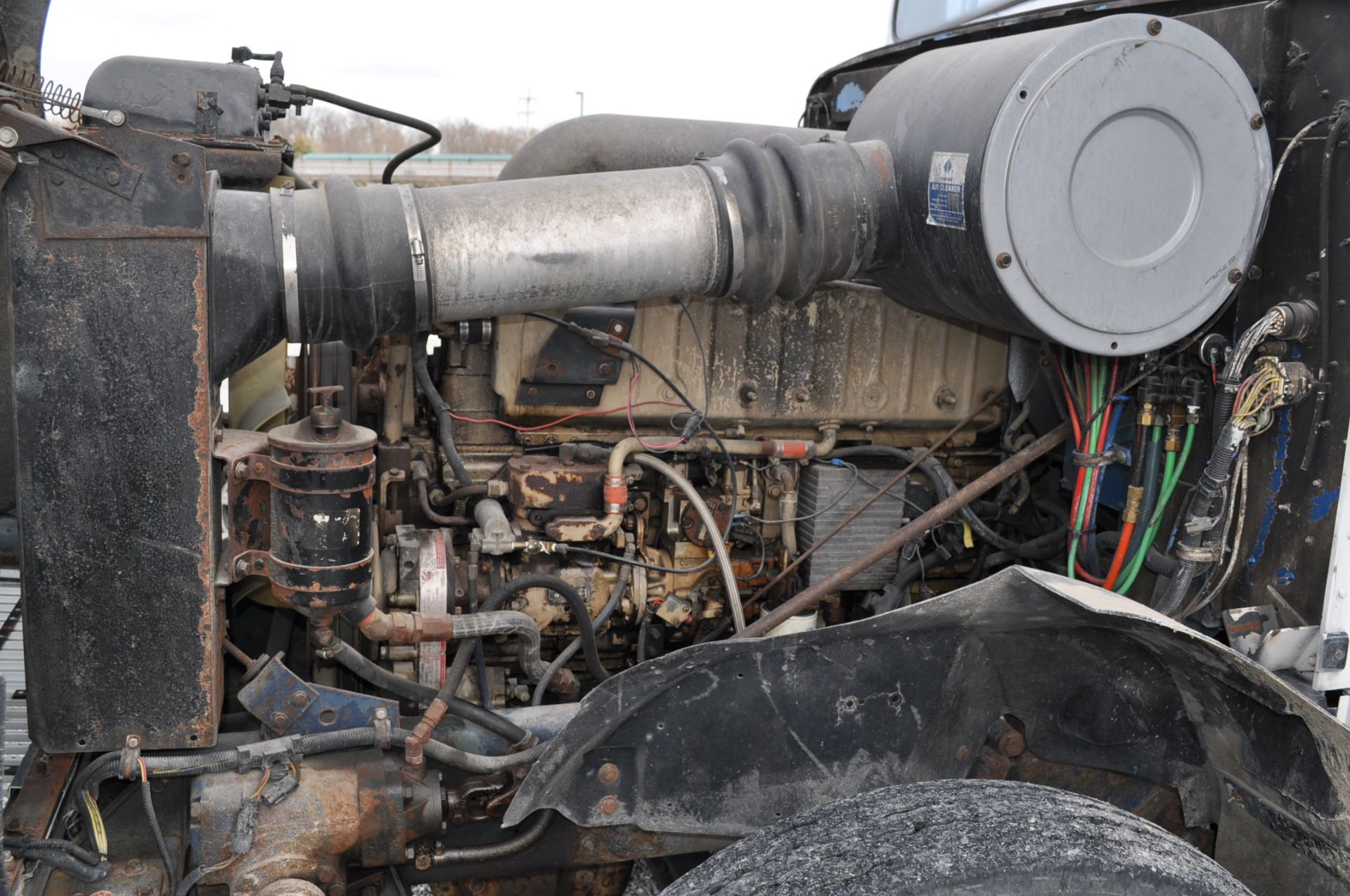 1988 International 9300, cab & chassis, 48,000 GVW, NTC-350 Cummins, 9-speed Eaton, twin screw, air - Image 6 of 7