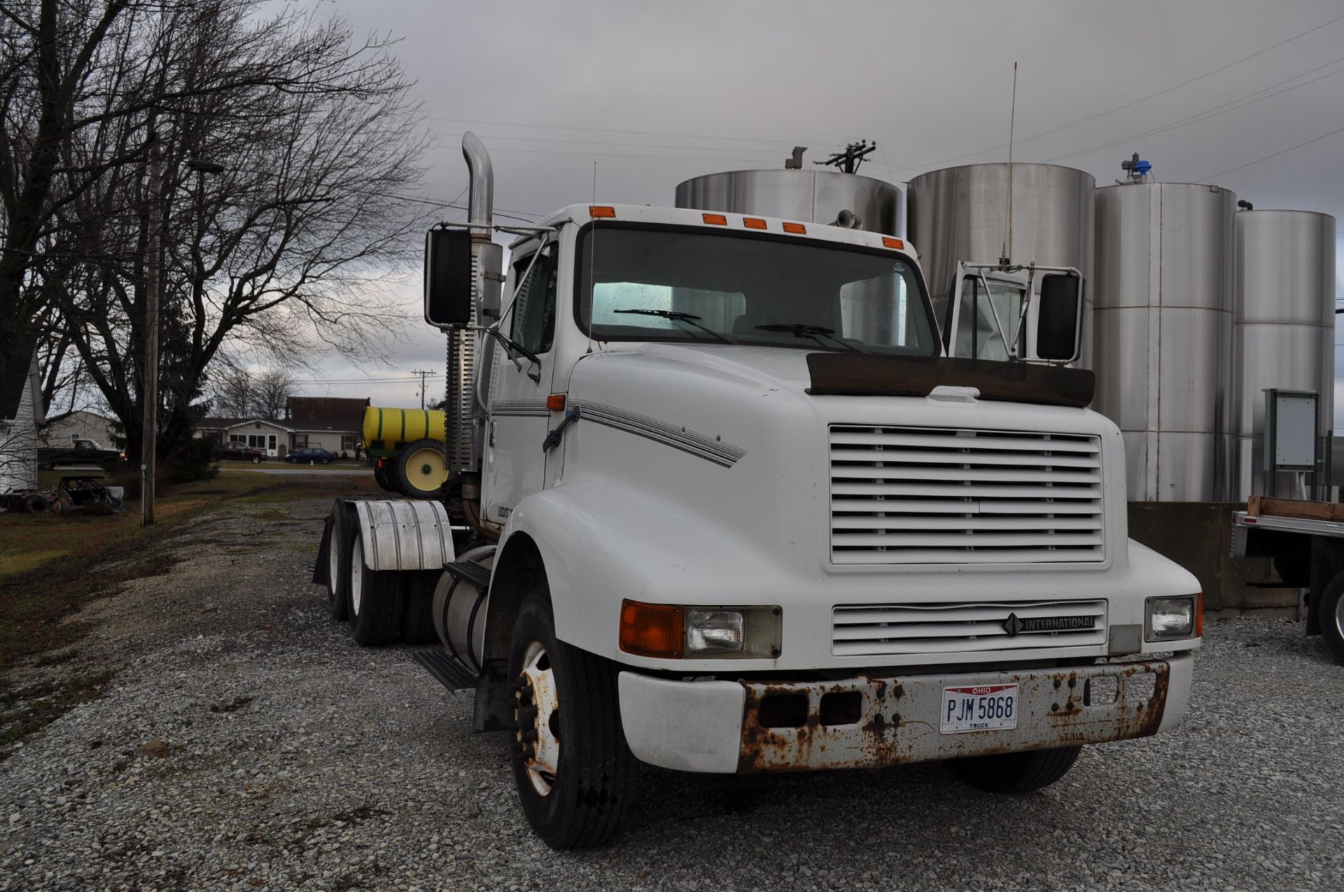 1995 International 8200, M11 Cummins, 10-speed Eaton, twin screw, air-ride, 2-line wet kit, shows - Image 4 of 17