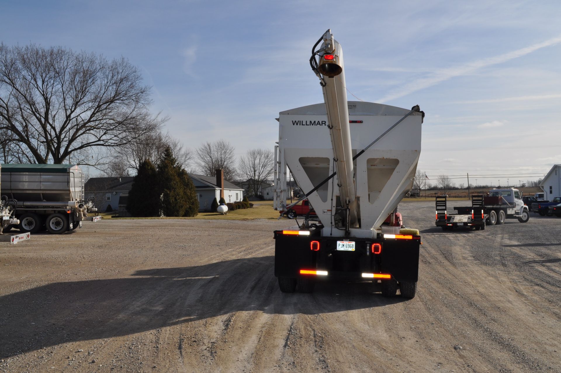 1996 International 9200 w/ Willmar Load Runner 16-ton, 2-compartment fertilizer bed & auger, 52, - Image 4 of 15