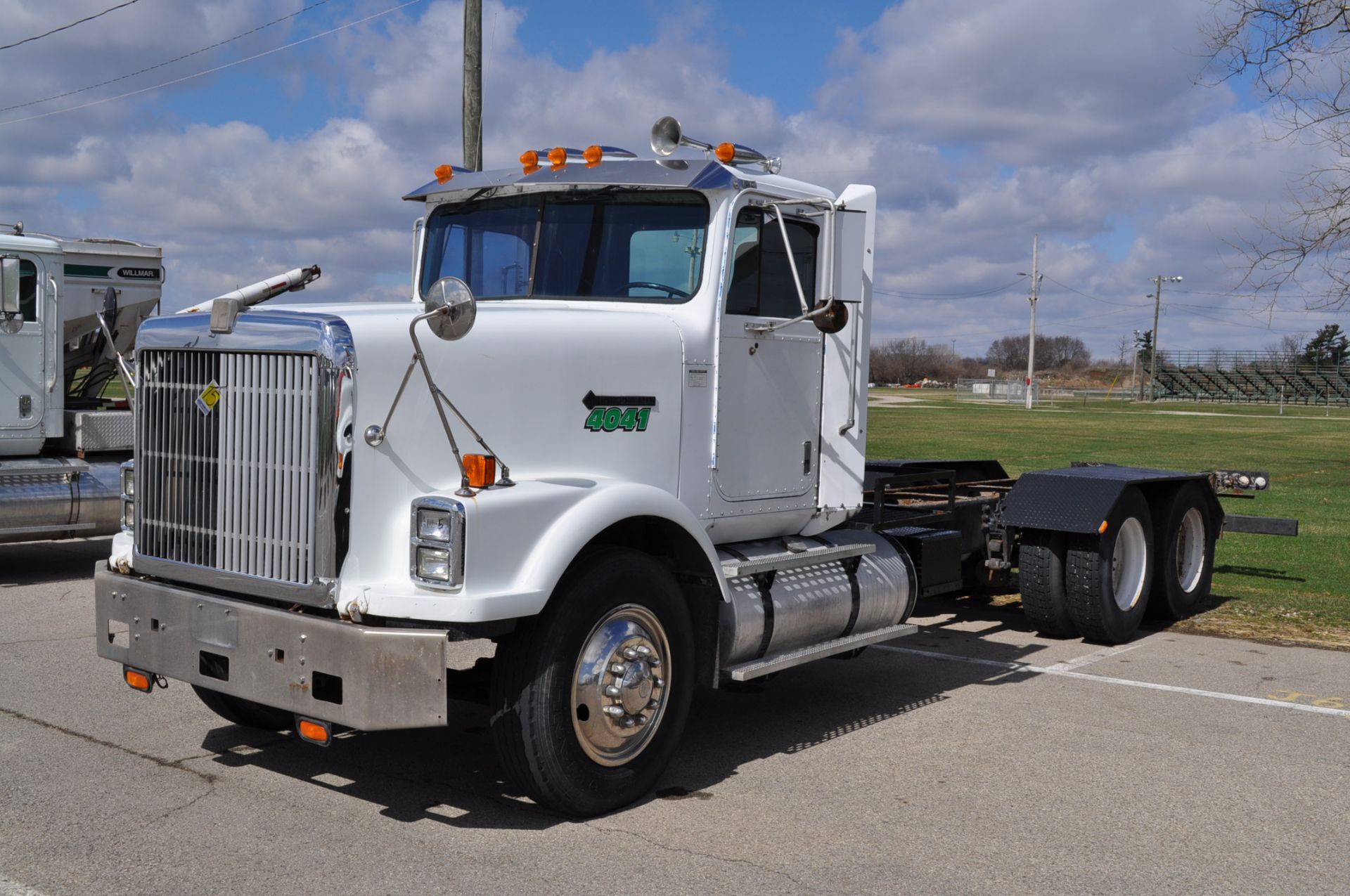 1988 International 9300, cab & chassis, 48,000 GVW, NTC-350 Cummins, 9-speed Eaton, twin screw, air