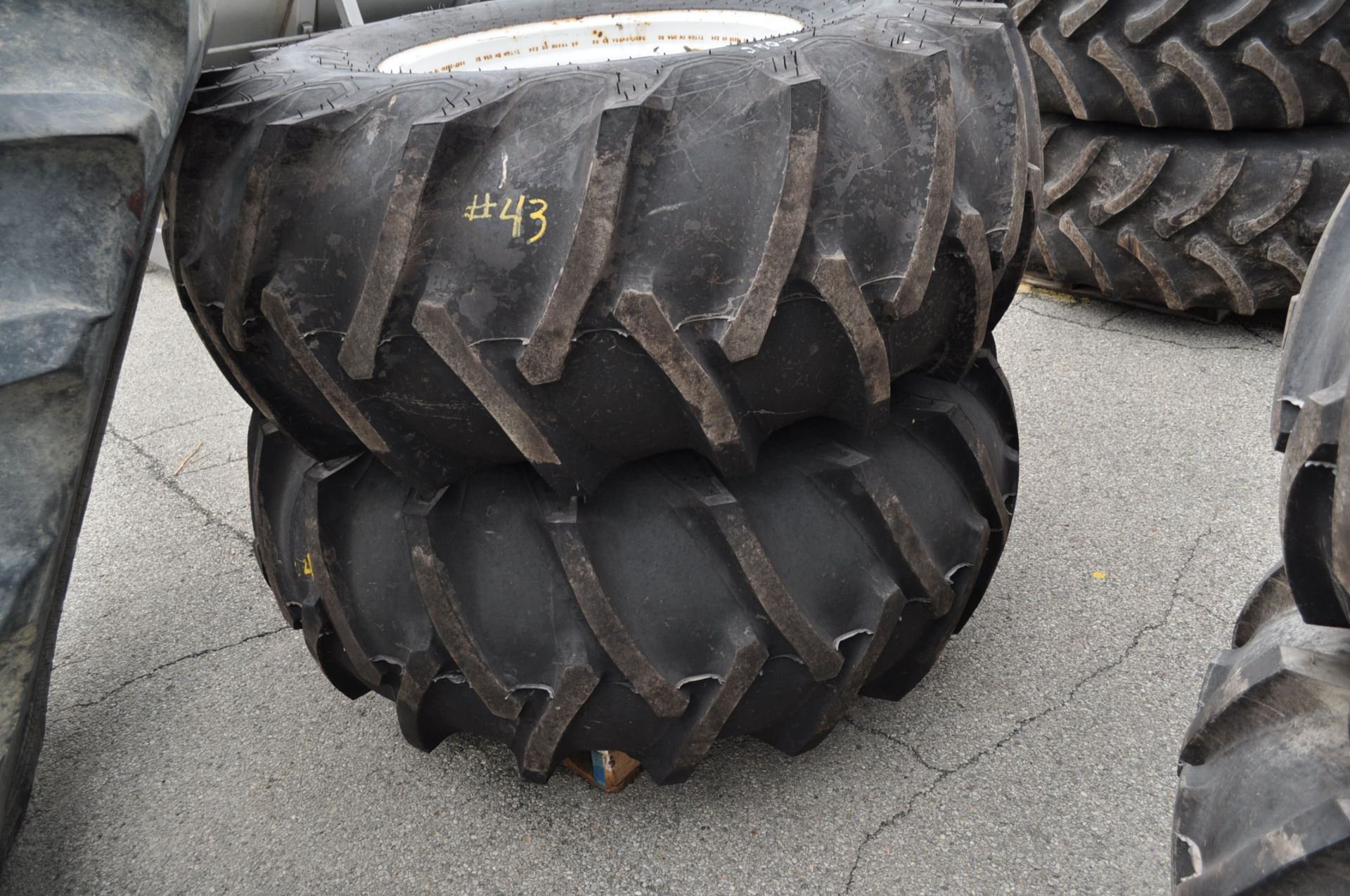 Set of four 23.1-30 floatation tires and rims - Image 2 of 3