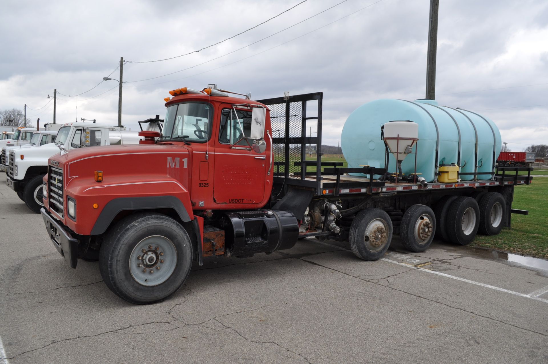 1993 Mack w/ 25’ flat-bed, 2,500 gal. poly tank, pump & motor, Mack engine, 9-speed Eaton, tag - Image 12 of 30