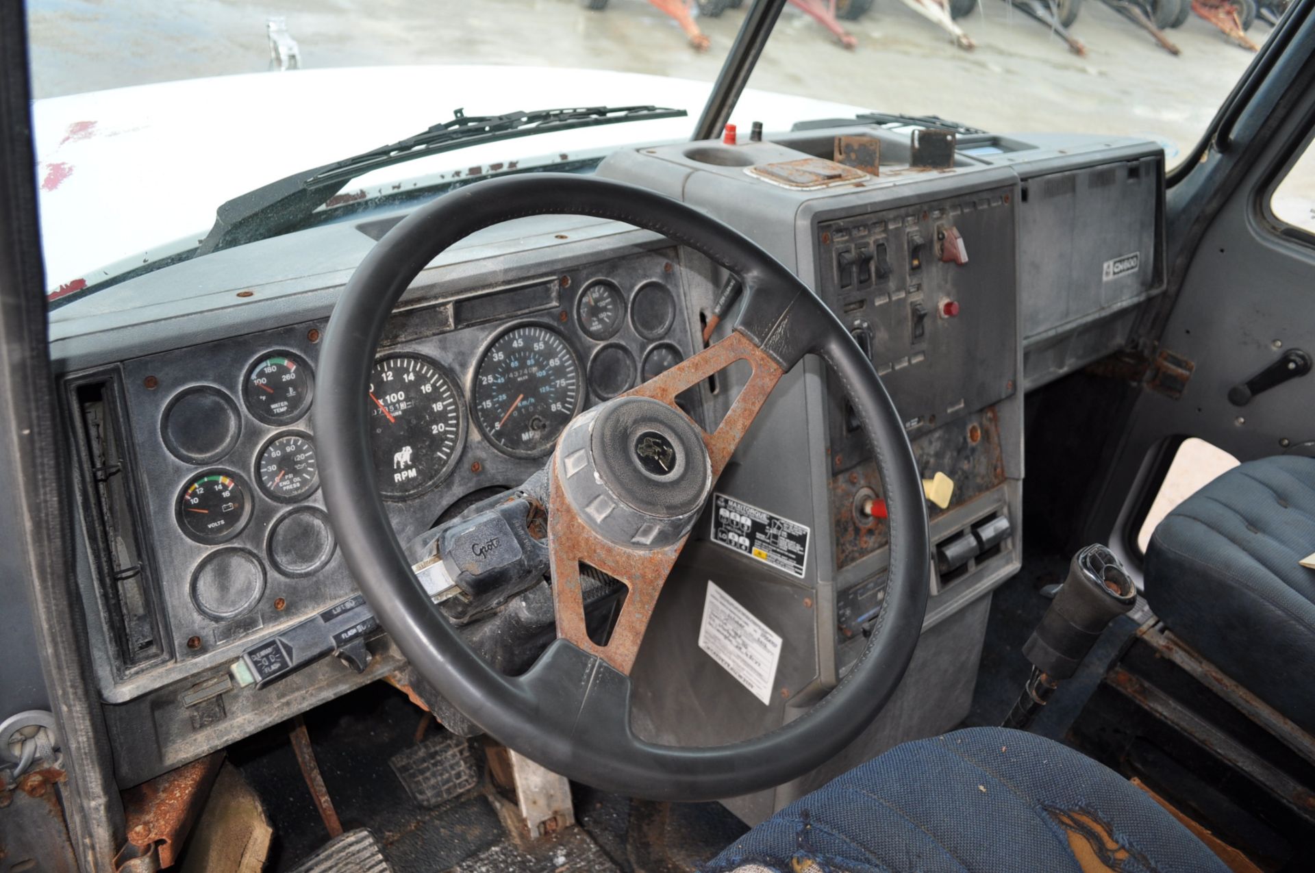 1992 Mack CH612 w/ Willmar 16-ton bed, rear auger, Mack engine, 9-speed, twin screw, spring-ride, - Image 12 of 24