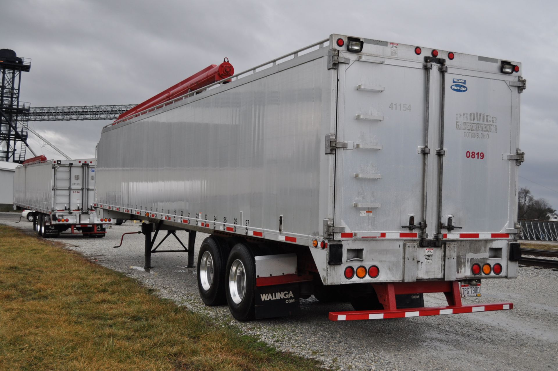 2009 44’ Walinga aluminum bulk/bag combo bulk feed trailer, sliding tandem, 32’ auger, 80” sides, - Image 3 of 10