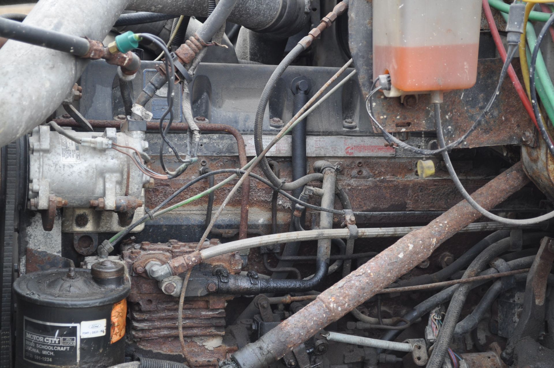 1992 Ford L9000 w/ Willmar 16-ton bed, KSI SS cleated belt conveyor, L10 Cummins, 13-speed - Image 9 of 21