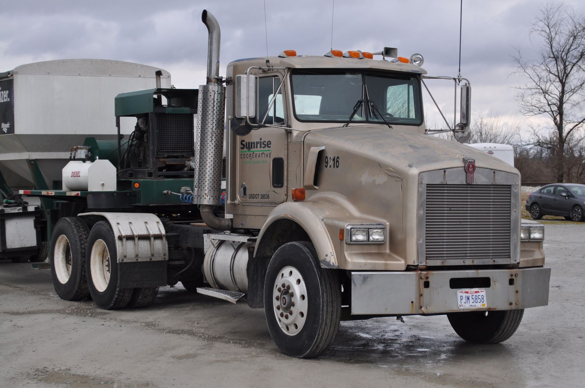 1992 Kenworth T800 semi, N14 Cummins, 9-speed Eaton, tandem axle, twin screw, day cab, 8 bag air - Image 5 of 20